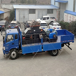 1000x700型全自動液壓對輥制砂機(jī)發(fā)貨