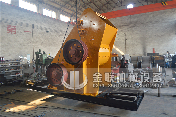 哪個(gè)廠家小型原煤粉碎機(jī)價(jià)格低，多少錢一臺(tái)？