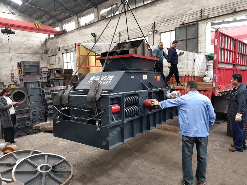 2PGY1007中大型全自動液壓對輥制砂機發(fā)往河北 2PGY1007中大型全自動液壓對輥制砂機發(fā)往河北