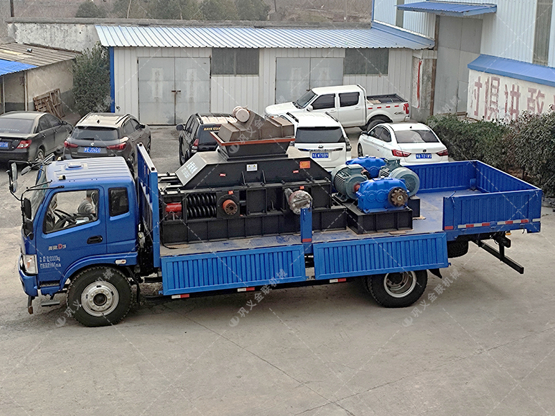 1000x700型全自動(dòng)液壓對(duì)輥制砂機(jī)發(fā)貨 1000x700型全自動(dòng)液壓對(duì)輥制砂機(jī)發(fā)貨