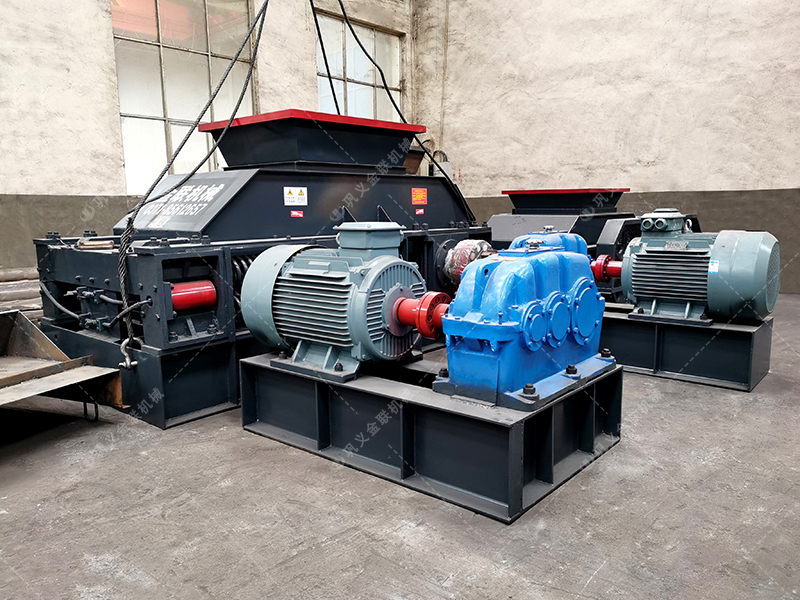 大型半自動(dòng)液壓對(duì)輥破碎機(jī)發(fā)貨 破碎瓜米石 大型半自動(dòng)液壓對(duì)輥破碎機(jī)發(fā)貨 破碎瓜米石