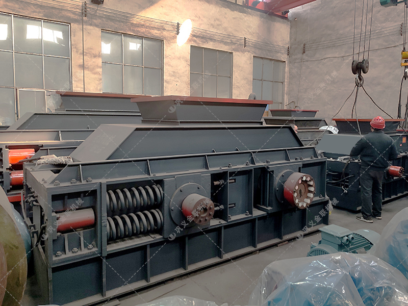 2PG1208大型對輥破碎機發(fā)貨 破碎瓜子石 2PG1208大型對輥破碎機發(fā)貨 破碎瓜子石