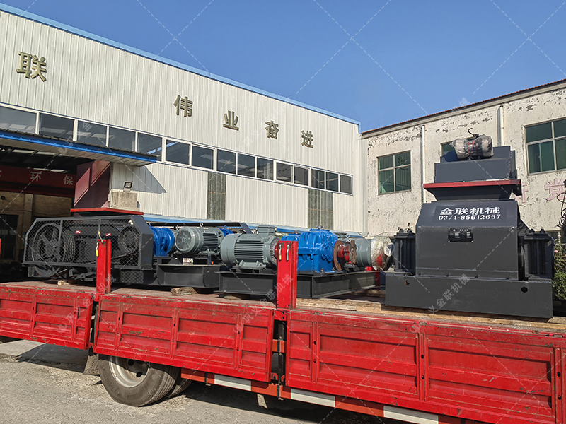 兩臺小型對輥制砂機 610x400組合對輥發(fā)往上海 兩臺小型對輥制砂機 610x400組合對輥發(fā)往上海