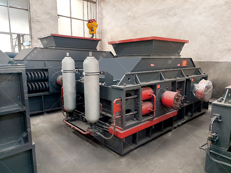 2PG1208大型液壓對輥破碎機(jī)發(fā)往甘肅