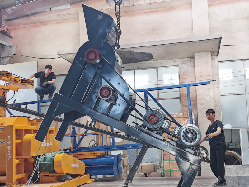 46小型雙級粉碎機(jī)發(fā)貨圖片_發(fā)往甘肅慶陽_破碎煤 46小型雙級粉碎機(jī)發(fā)貨圖片_發(fā)往甘肅慶陽_破碎煤