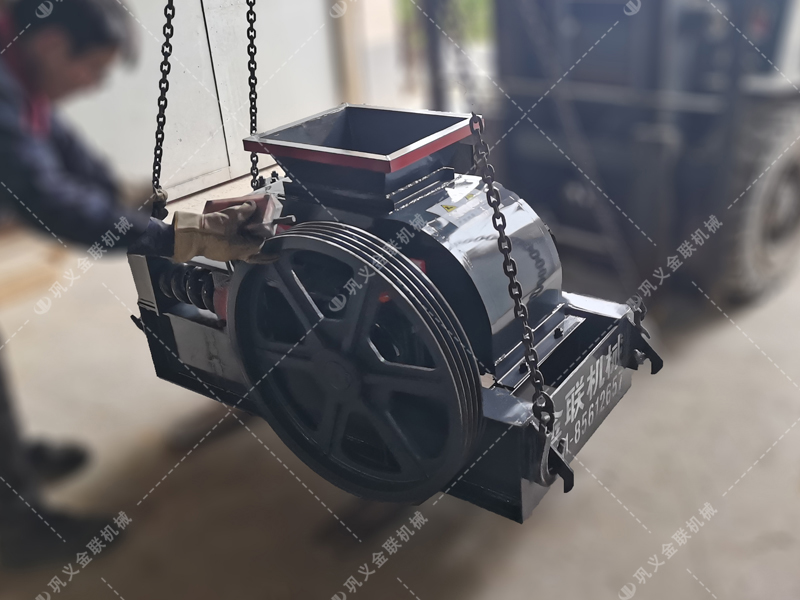 2pg400X250小型對(duì)輥破碎機(jī)發(fā)貨圖片_發(fā)往湖南長沙_破碎石英沙 2pg400X250小型對(duì)輥破碎機(jī)發(fā)貨圖片_發(fā)往湖南長沙_破碎石英沙