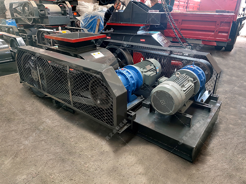 兩臺(tái)小型對(duì)輥破碎機(jī)發(fā)貨圖片_發(fā)往廣東廣西_破碎石英砂 兩臺(tái)小型對(duì)輥破碎機(jī)發(fā)貨圖片_發(fā)往廣東廣西_破碎石英砂