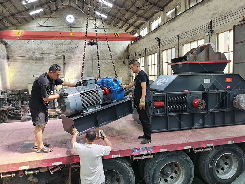 2PG1200X800連軸式對輥破碎機(jī)發(fā)貨圖片_發(fā)往四川綿陽_鵝卵石制砂 2PG1200X800連軸式對輥破碎機(jī)發(fā)貨圖片_發(fā)往四川綿陽_鵝卵石制砂