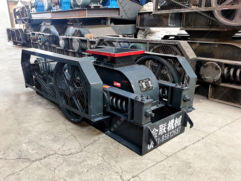 2PG400X400小型對(duì)輥破碎機(jī)發(fā)貨圖片_發(fā)往山東鄹平_破碎焦炭 2PG400X400小型對(duì)輥破碎機(jī)發(fā)貨圖片_發(fā)往山東鄹平_破碎焦炭