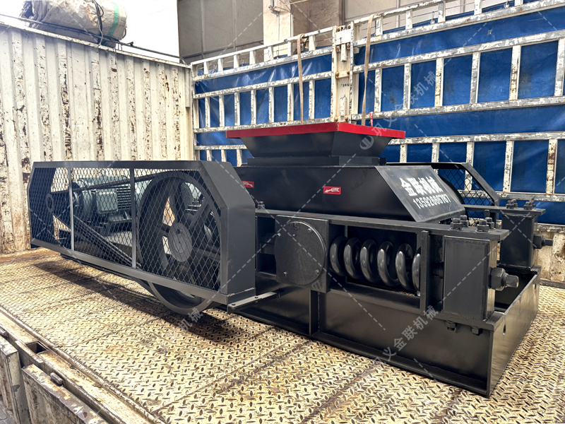 高碳硅鐵特別脆？防過粉碎雙齒輥有何特殊設(shè)計(jì)？